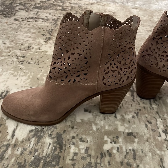 Beautiful booties - Picture 4 of 6